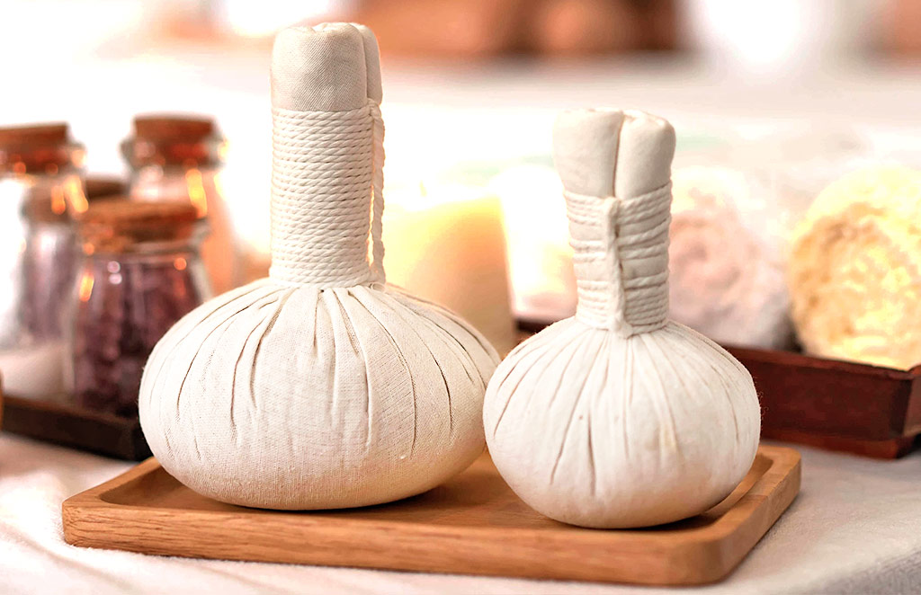7 Amazing Benefits of Herbul Massage Over Traditional Massage