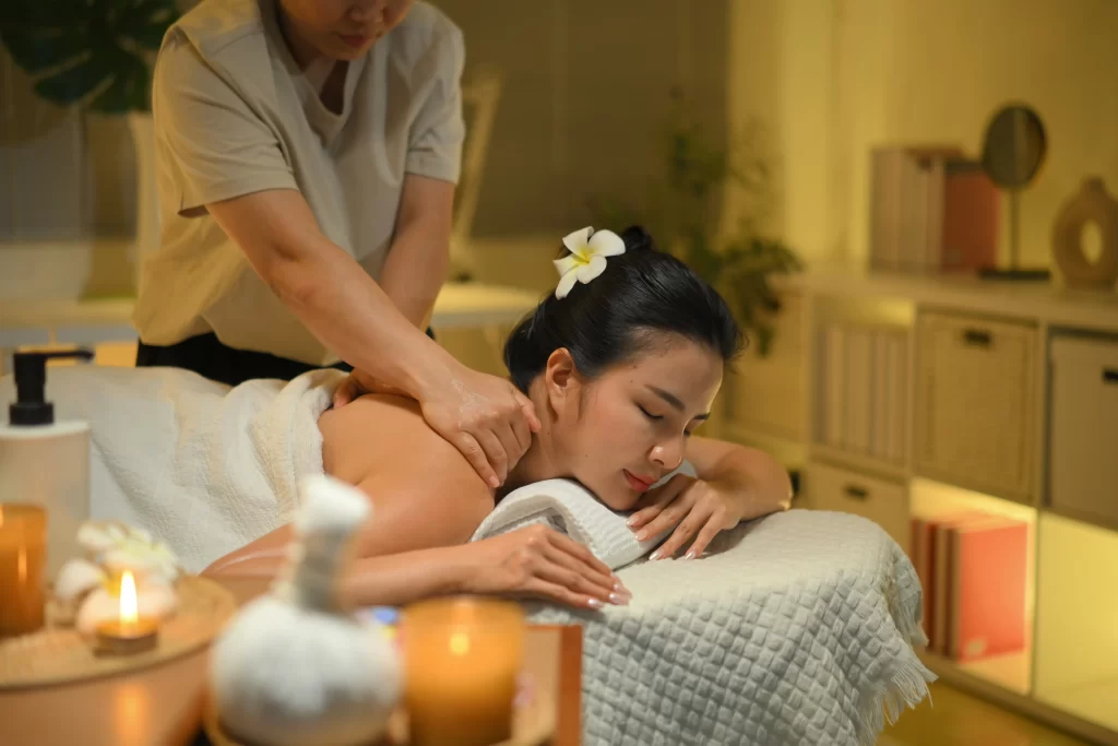 woman receives neck massage at relaxing spa 2026 04 17 23 19 06 utc