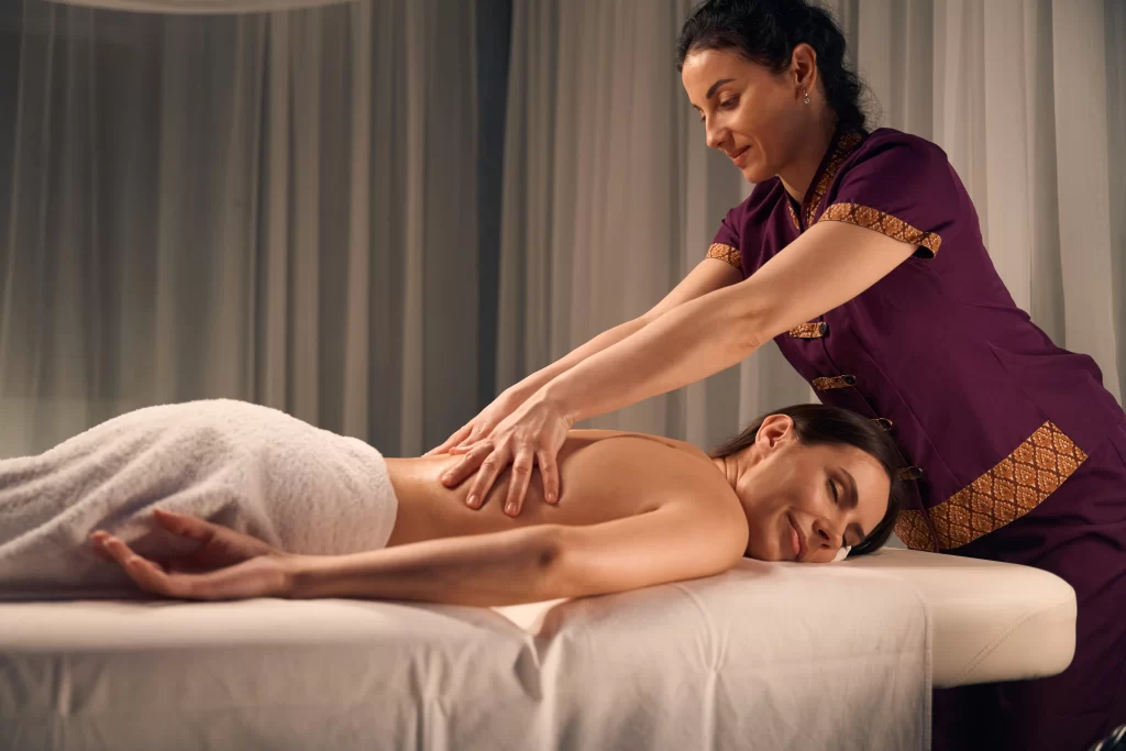 woman receives massage at a health and wellness sp 2026 01 05 22 58 00 utc